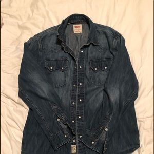 LEVI’S Men’s Modern Denim Button Down